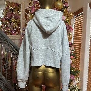 Lululemon lovely sweater 🥰